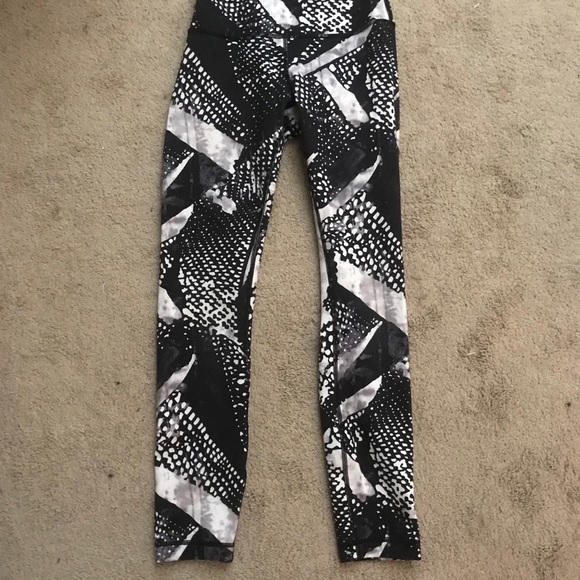 lululemon leggings black and white